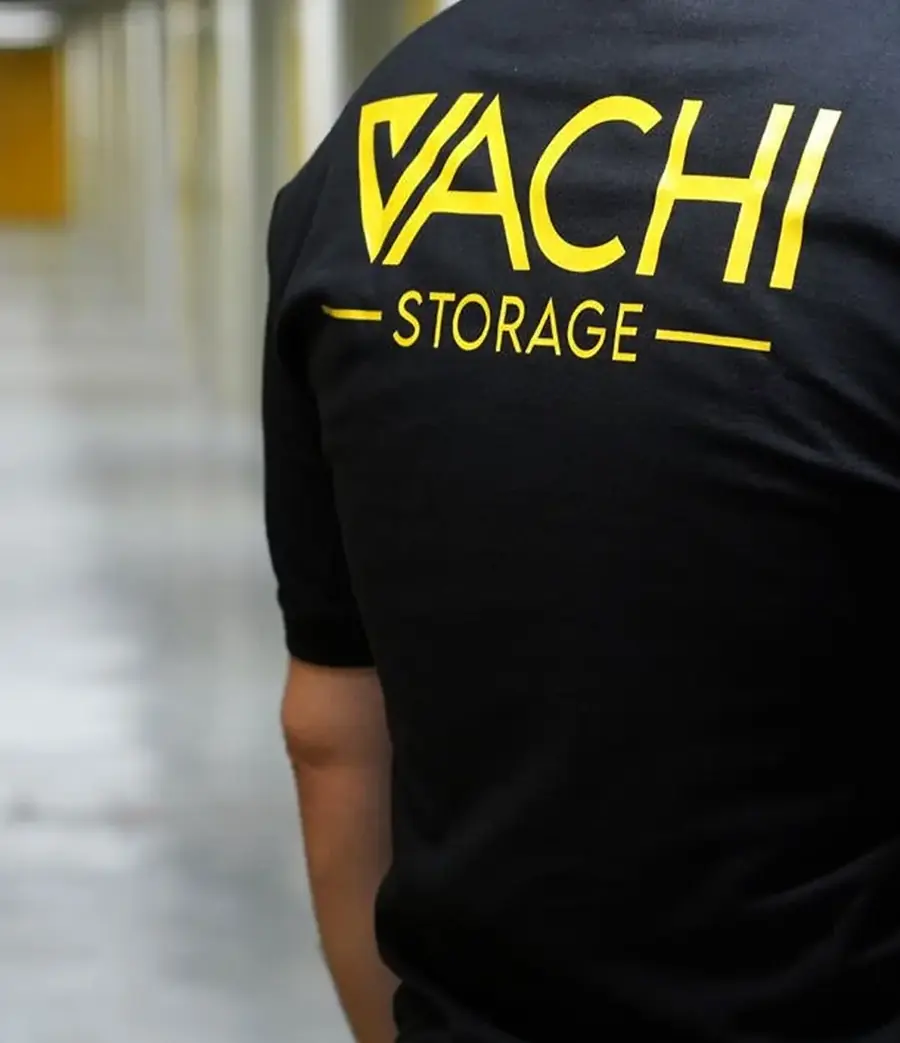 Футболка команды Vachi Storage, вид со спины